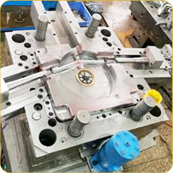 Unscrewing plastic injection mold, creating threaded plastic injection parts