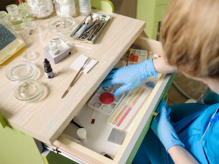 7 Common Plastic Dental Equipment