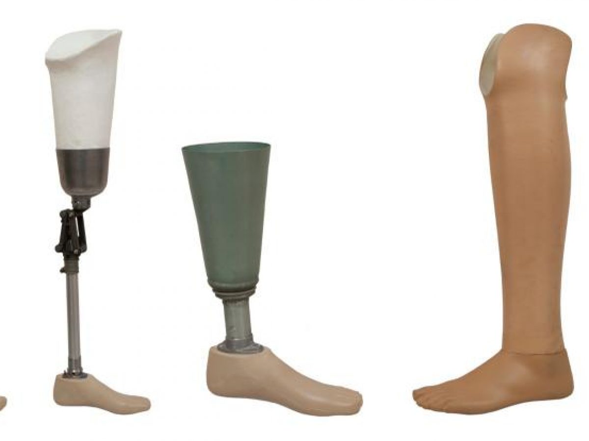 CONVENTIONAL BELOW-KNEE PROSTHESIS MADE OF PLASTIC MATERIAL