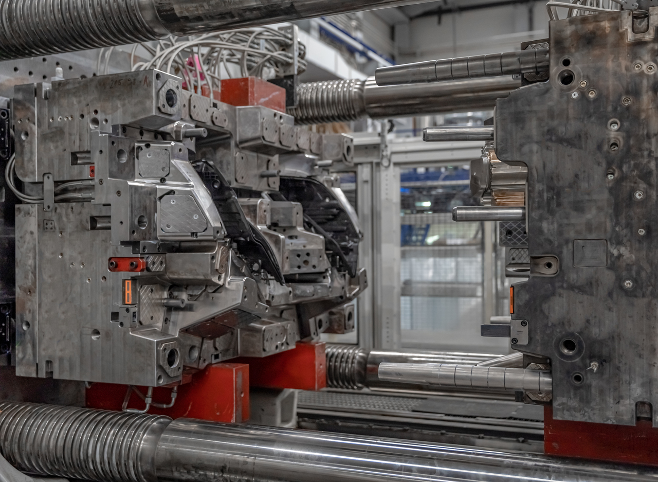 Plastic Injection Molding Or Die Casting? The Difference Between A Mold And Die
