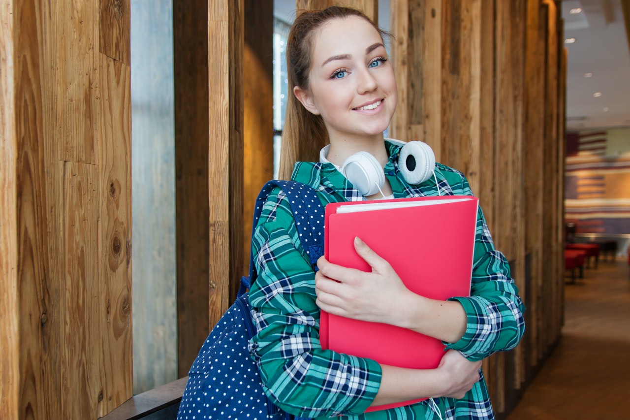 A student with a plastic folder