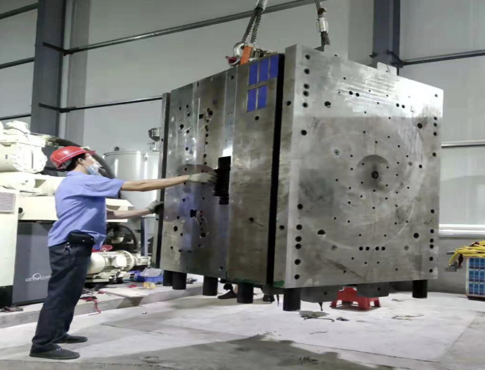 Injection Molding of Large Plastic Parts