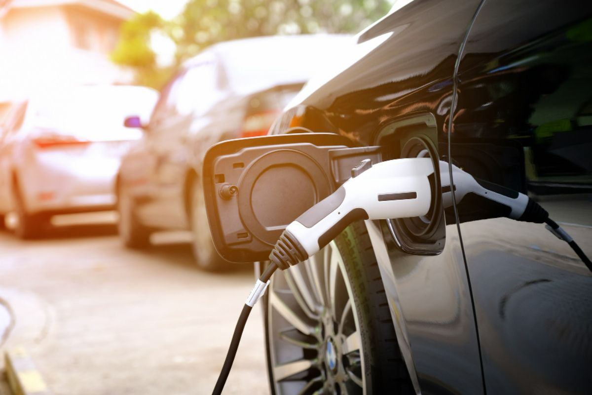 Why Should You Use Plastic Molding for Electric Vehicles