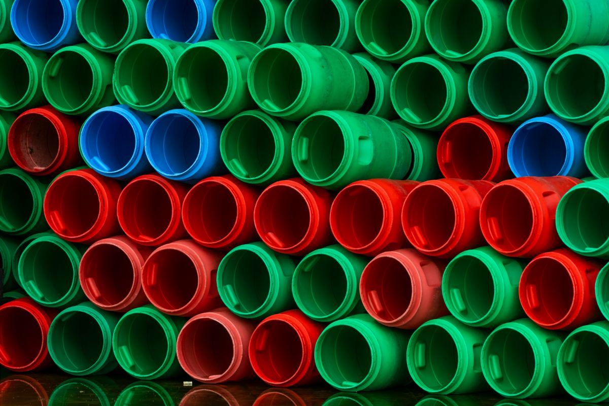 5 Benefits of Using Recycled Plastics for Injection Molding