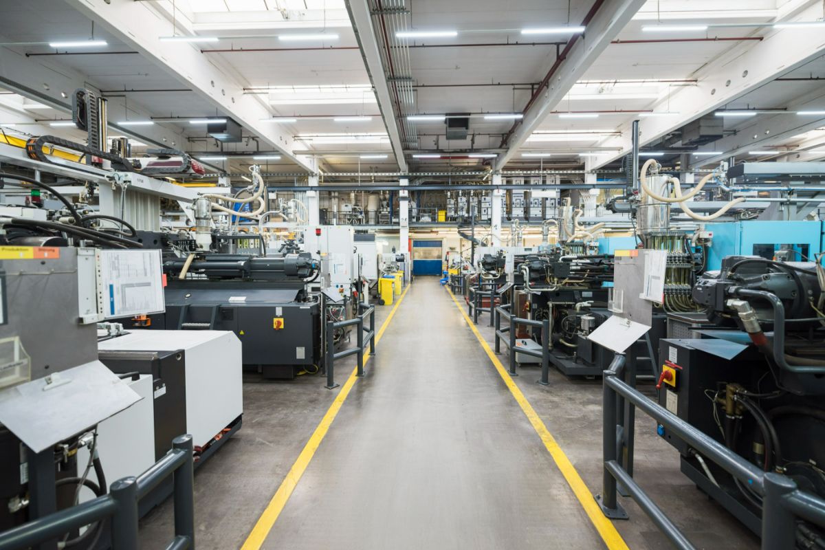 Large Size Plastic Molding vs Traditional Metal Fabrication: What’s Best for Your Product?