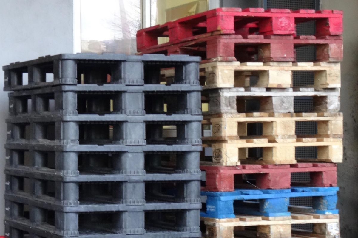5 Benefits of Injection Molded Plastic Pallets in Bulk Shipping