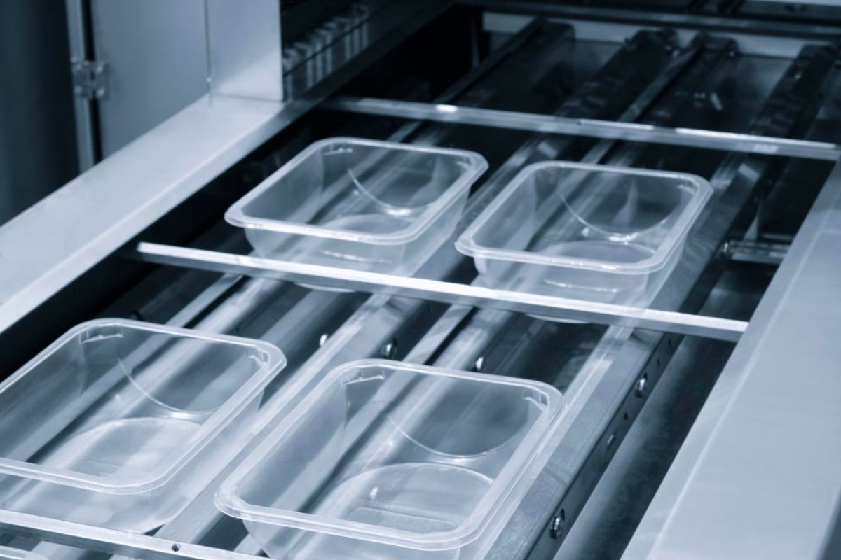 Why Outsourcing Plastic Molds Makes Sense?