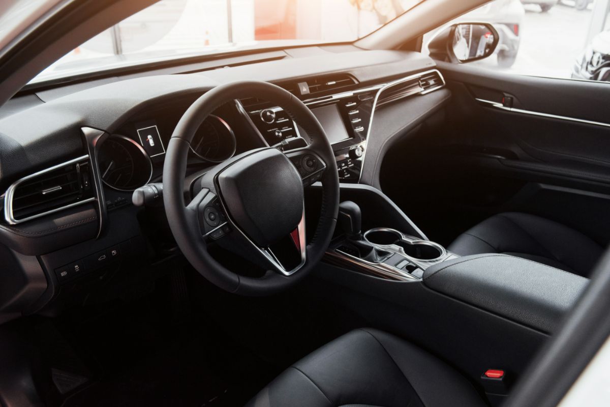 How Plastic Mold Makers Contribute to the Automotive Industry