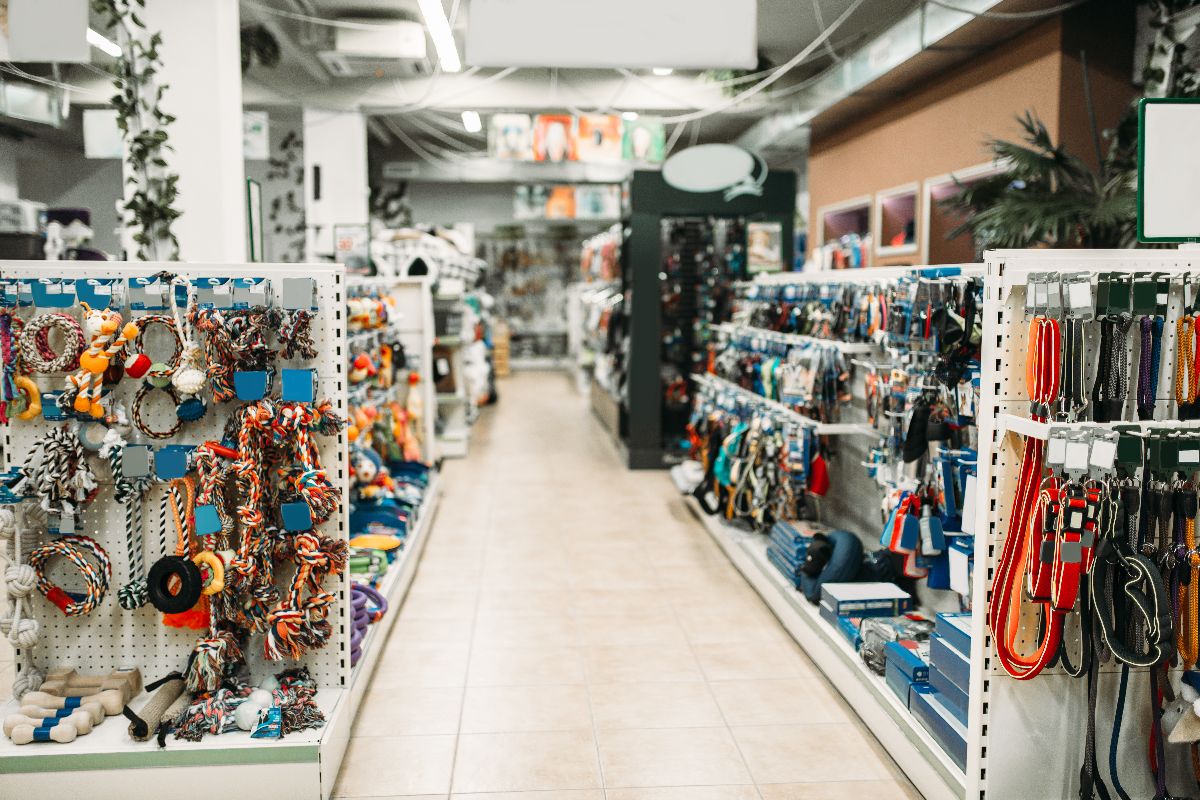 Where To Source Plastic Display Racks For Retail Stores