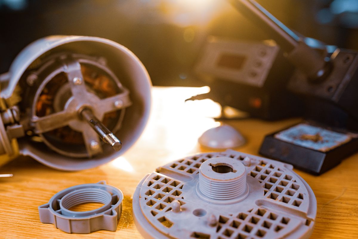 Testing differnt types of plastics for injection molding