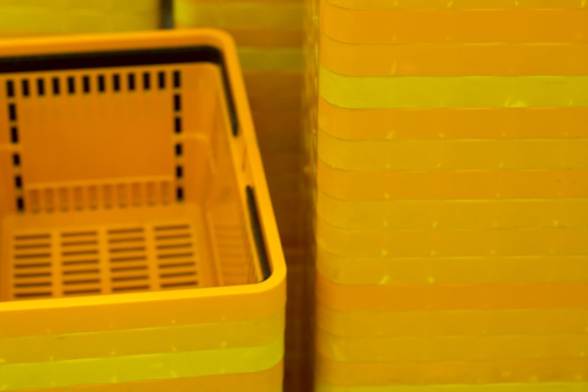 plastic storage baskets with handles