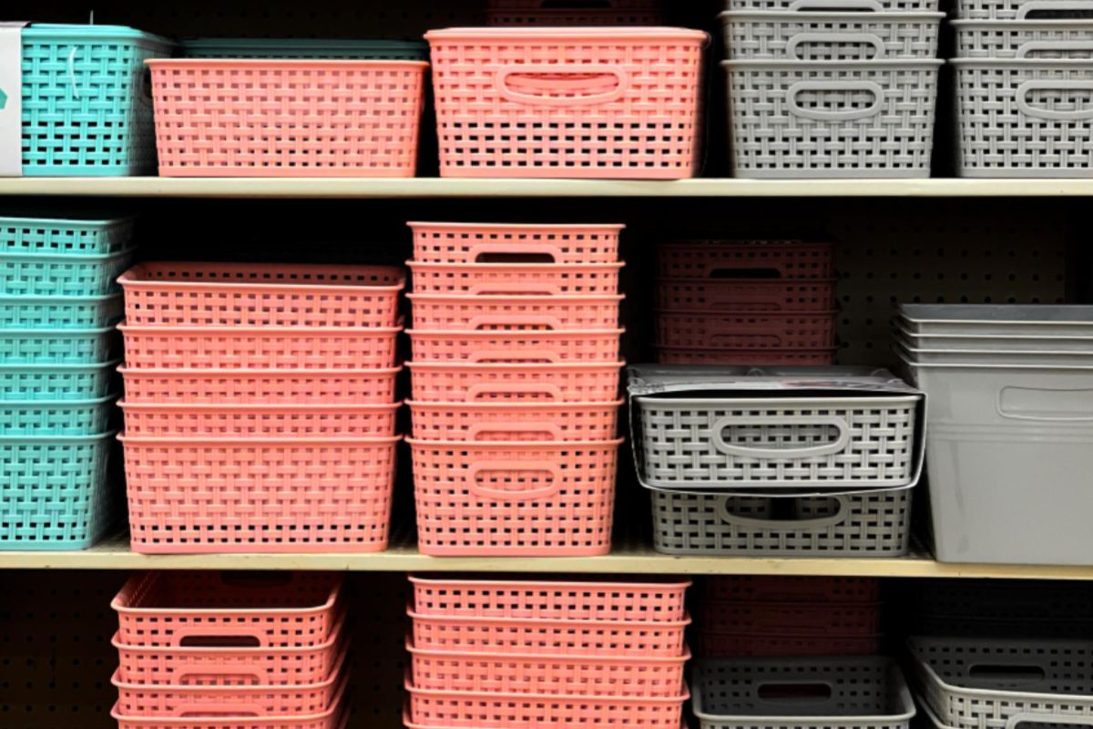 Storage displays in different sizes