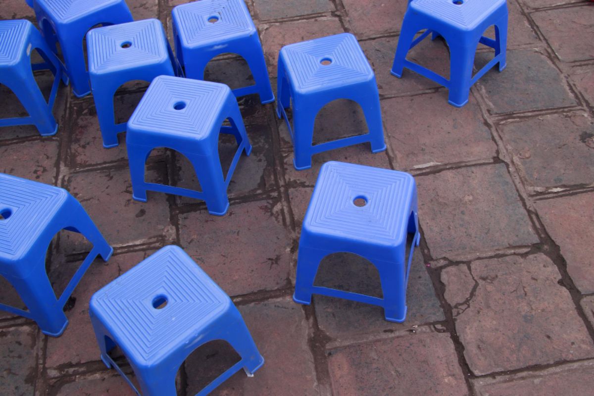 A Guide to Manufacturing Plastic Molded Chairs