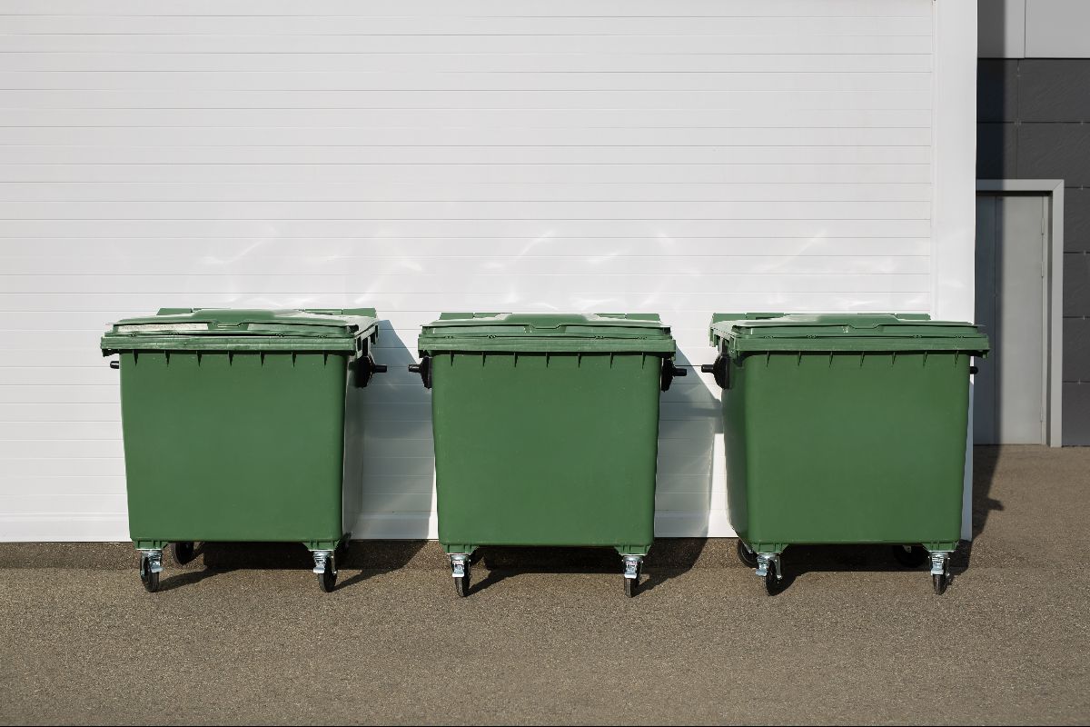 Industrial waste bins made through plastic injection molding